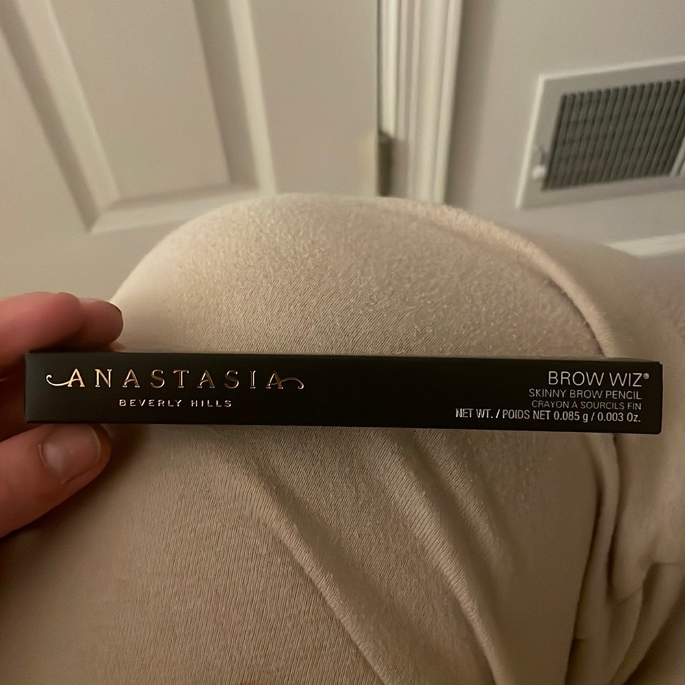Anastasia beverly hills MEDIUM BROWN brow wiz